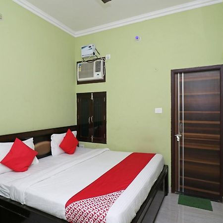 Capital O 11480 Hotel Blue Star Варанасі Екстер'єр фото