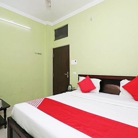 Capital O 11480 Hotel Blue Star Варанасі Екстер'єр фото