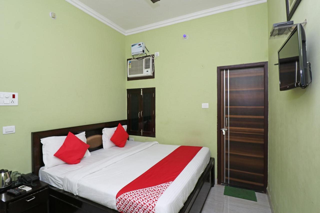 Capital O 11480 Hotel Blue Star Варанасі Екстер'єр фото