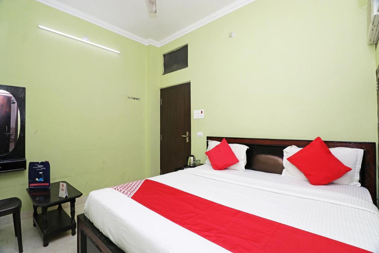Capital O 11480 Hotel Blue Star Варанасі Екстер'єр фото