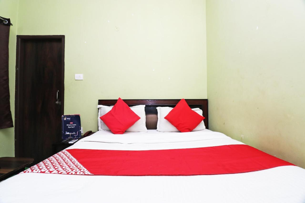 Capital O 11480 Hotel Blue Star Варанасі Екстер'єр фото
