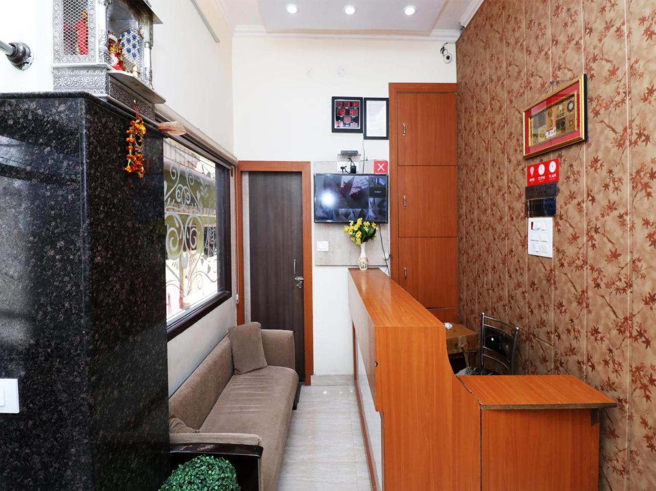 Capital O 11480 Hotel Blue Star Варанасі Екстер'єр фото