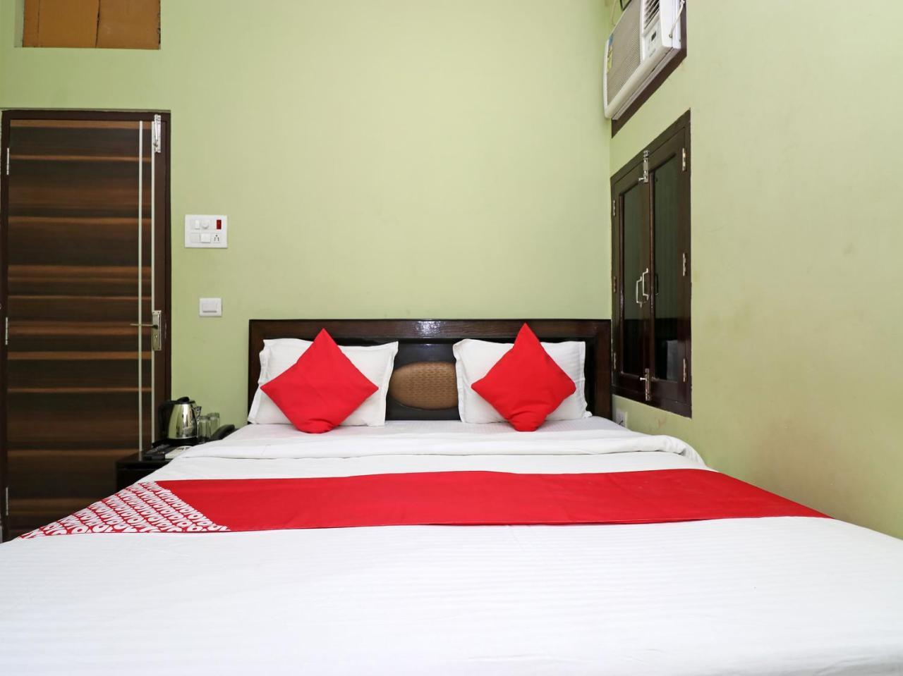 Capital O 11480 Hotel Blue Star Варанасі Екстер'єр фото